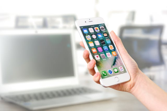 mobilní telefon